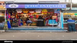 front view of a small roadside shop selling colorful traditional jaipuri fj0mc5